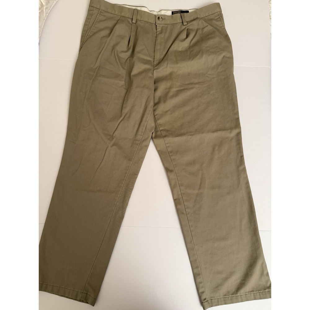 Levi's Men Khaki Pants Beige Classic Fit Flat Front Casual Trousers Signature